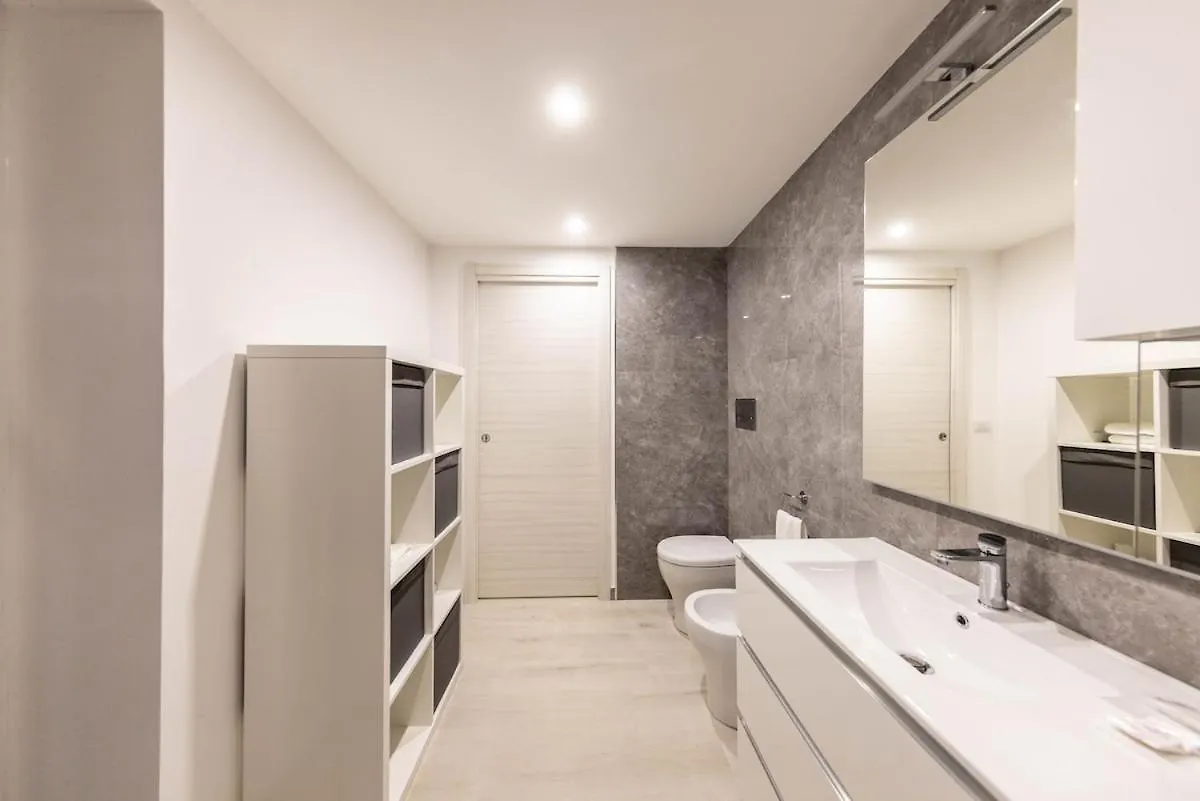 Apartment For 6 With Jacuzzi In The Center Of Catania Italy