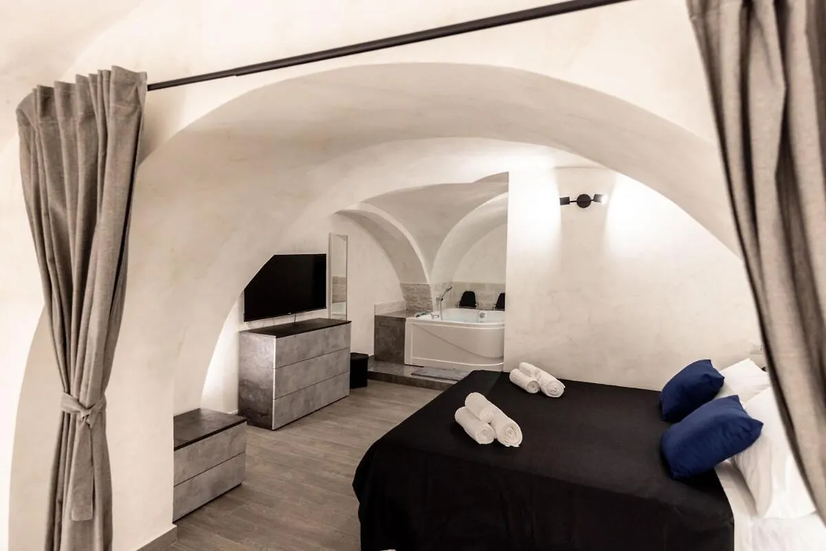 Apartment For 6 With Jacuzzi In The Center Of Catania