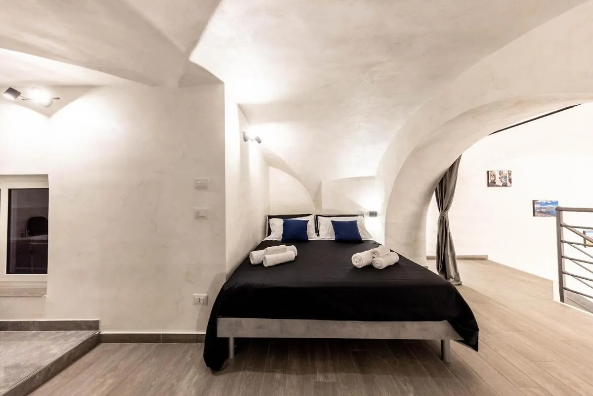 Apartment For 6 With Jacuzzi In The Center Of Catania Italy