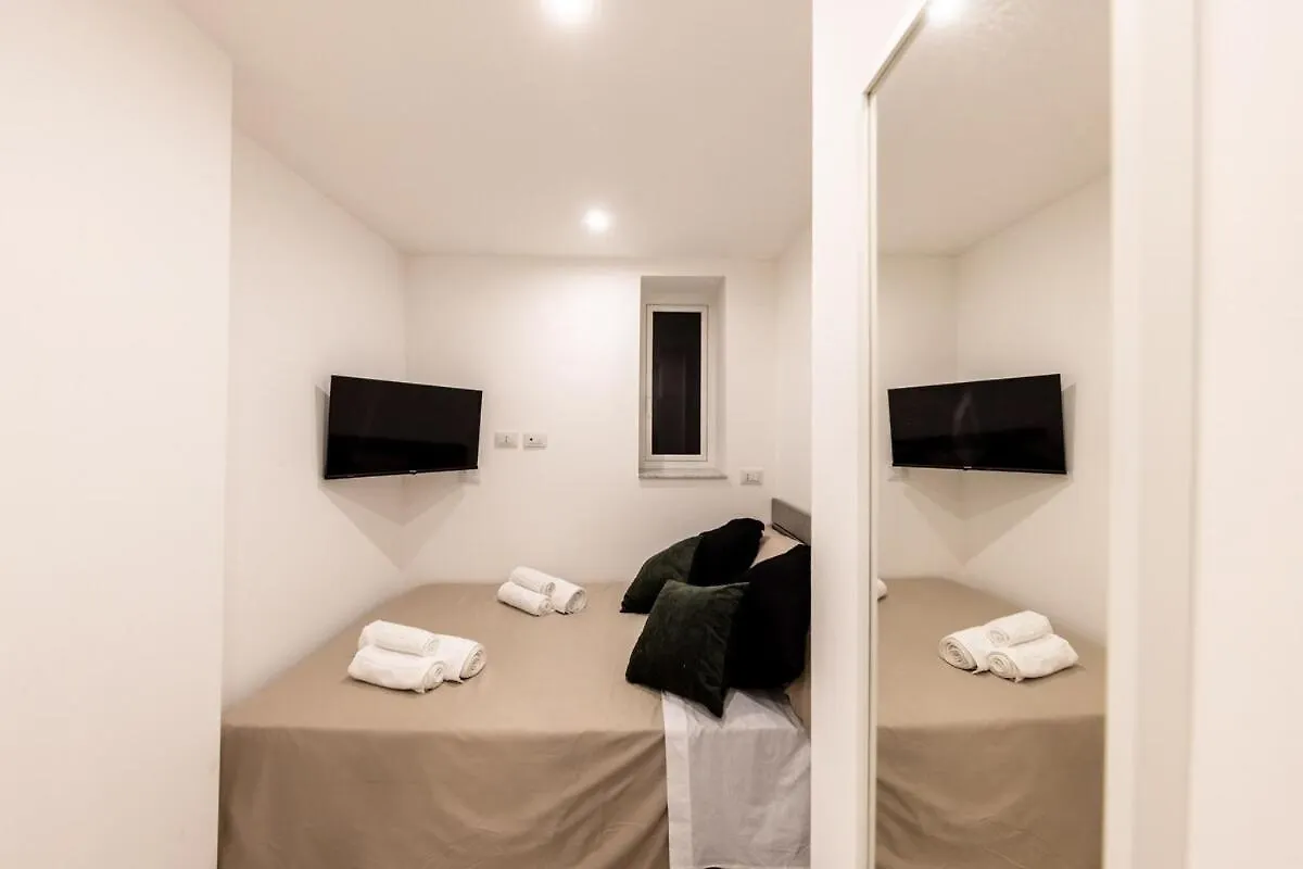 Apartment For 6 With Jacuzzi In The Center Of Catania 0*,