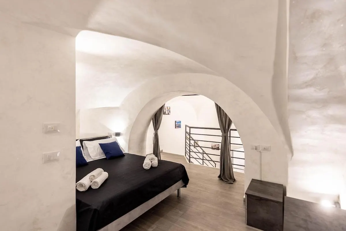 Apartment For 6 With Jacuzzi In The Center Of Catania 0*,