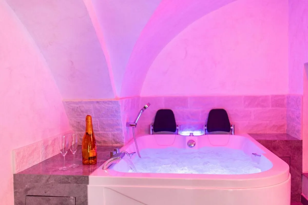 Apartment For 6 With Jacuzzi In The Center Of Catania