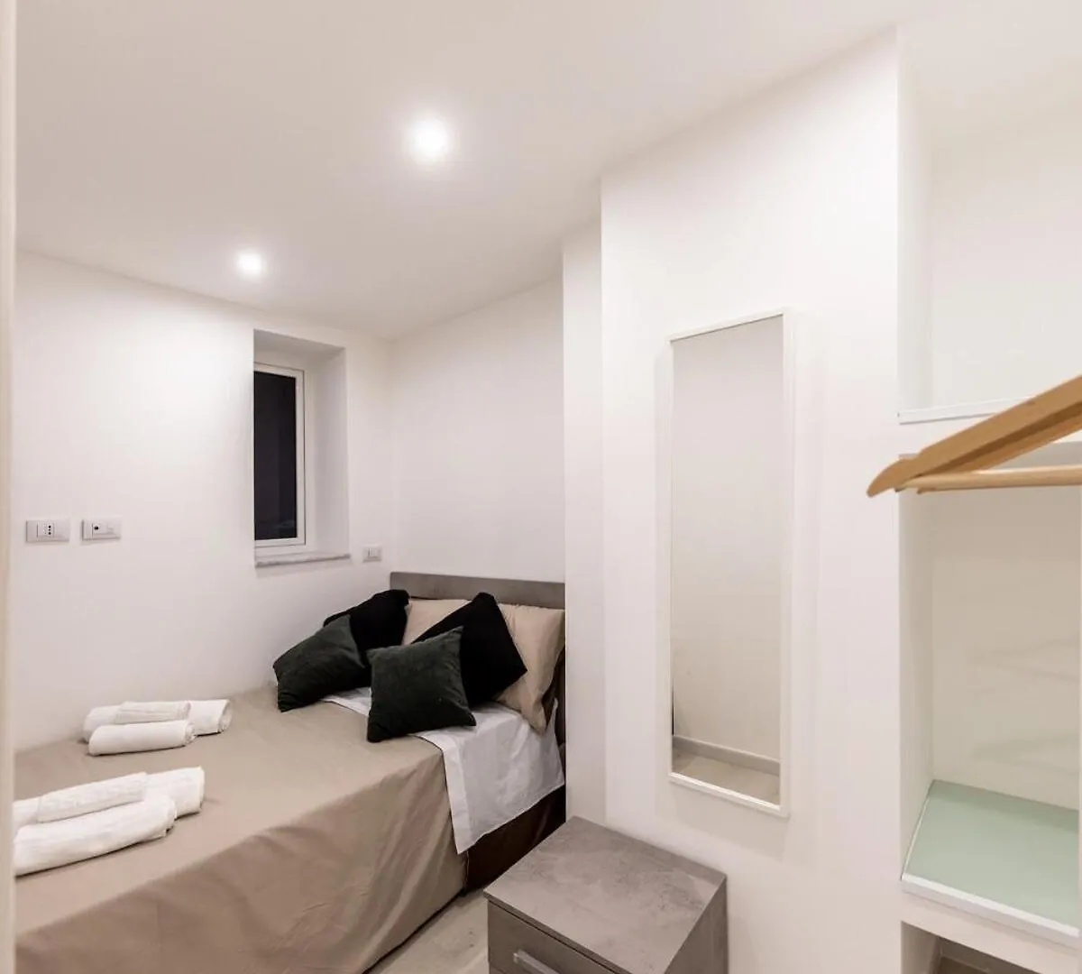 Apartment For 6 With Jacuzzi In The Center Of Catania 0*,  Italy