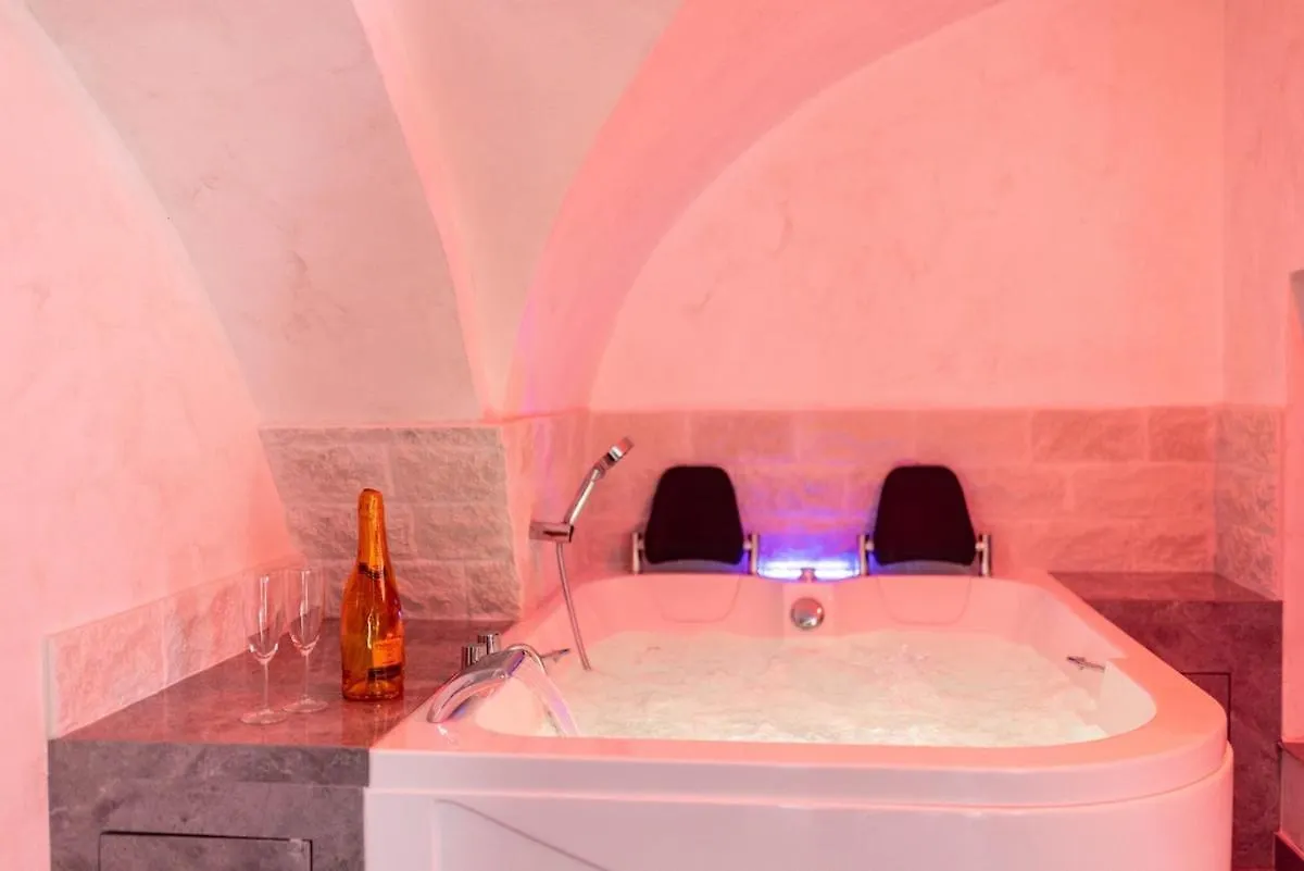 Apartment For 6 With Jacuzzi In The Center Of Catania