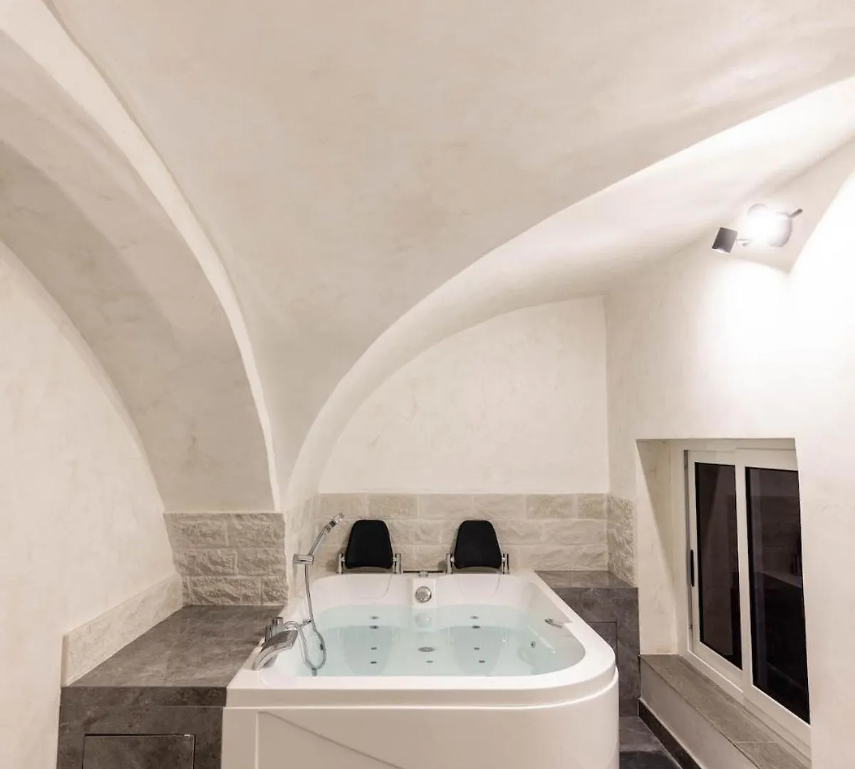 Apartment For 6 With Jacuzzi In The Center Of Catania 0*,  Italien